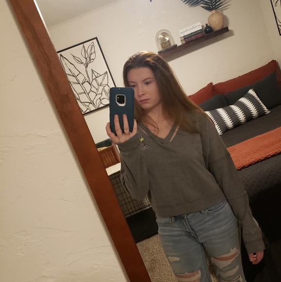 Cropped Hollister Crew Neck🌴 - Picture 2 of 7